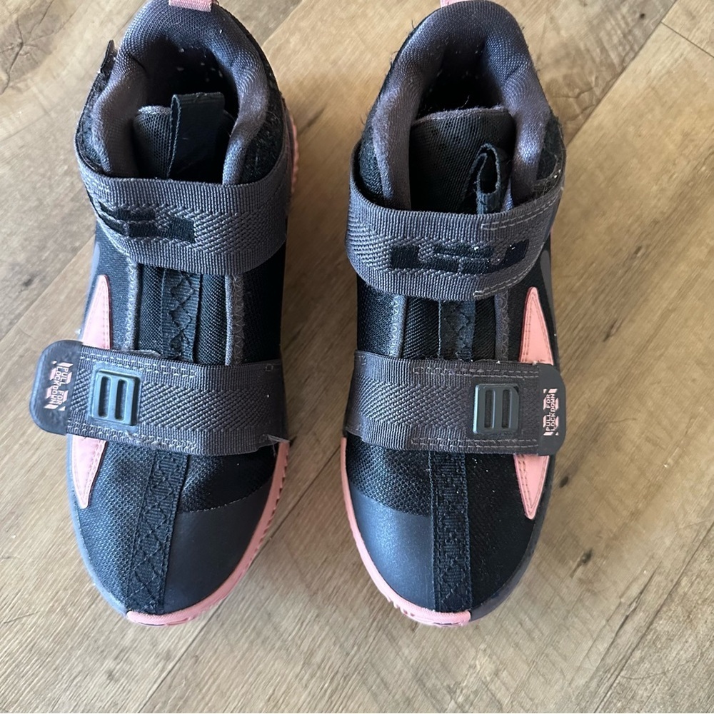 Nike Lebron Soldier 13 GS 'Black Bleached Coral' Youth Sneakers - Picture 3 of 11